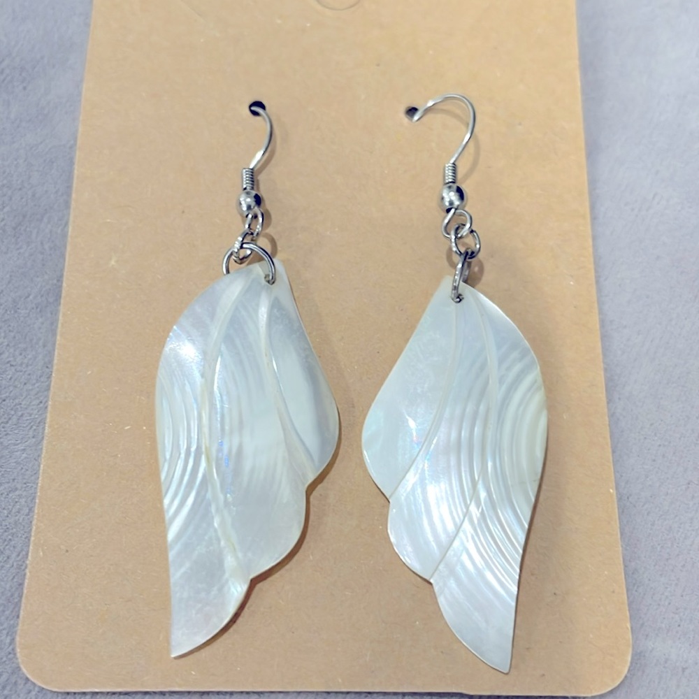White shell earrings